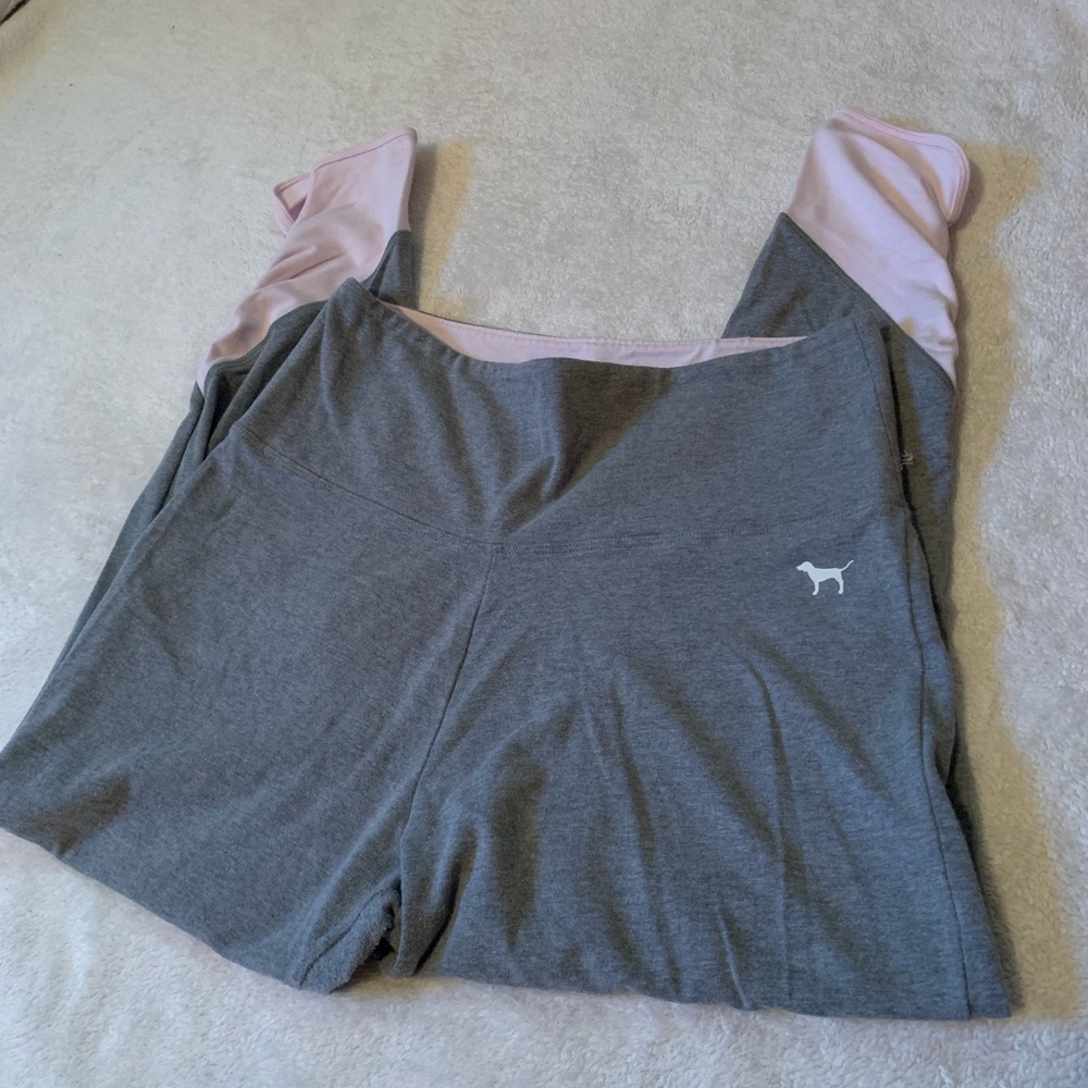 VS Pink Cropped Leggings